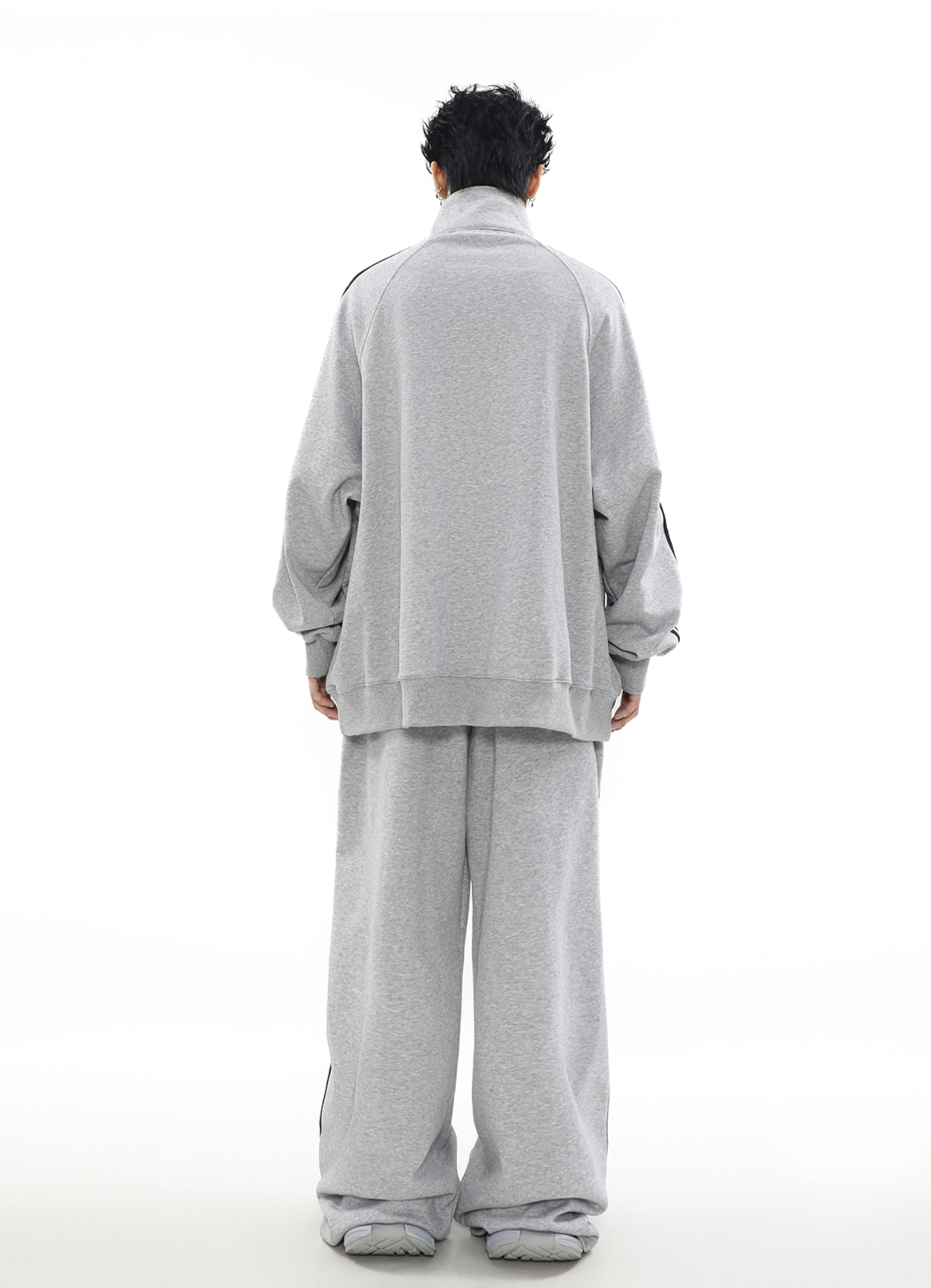 URBAN FLOW TRACK SET TOPS