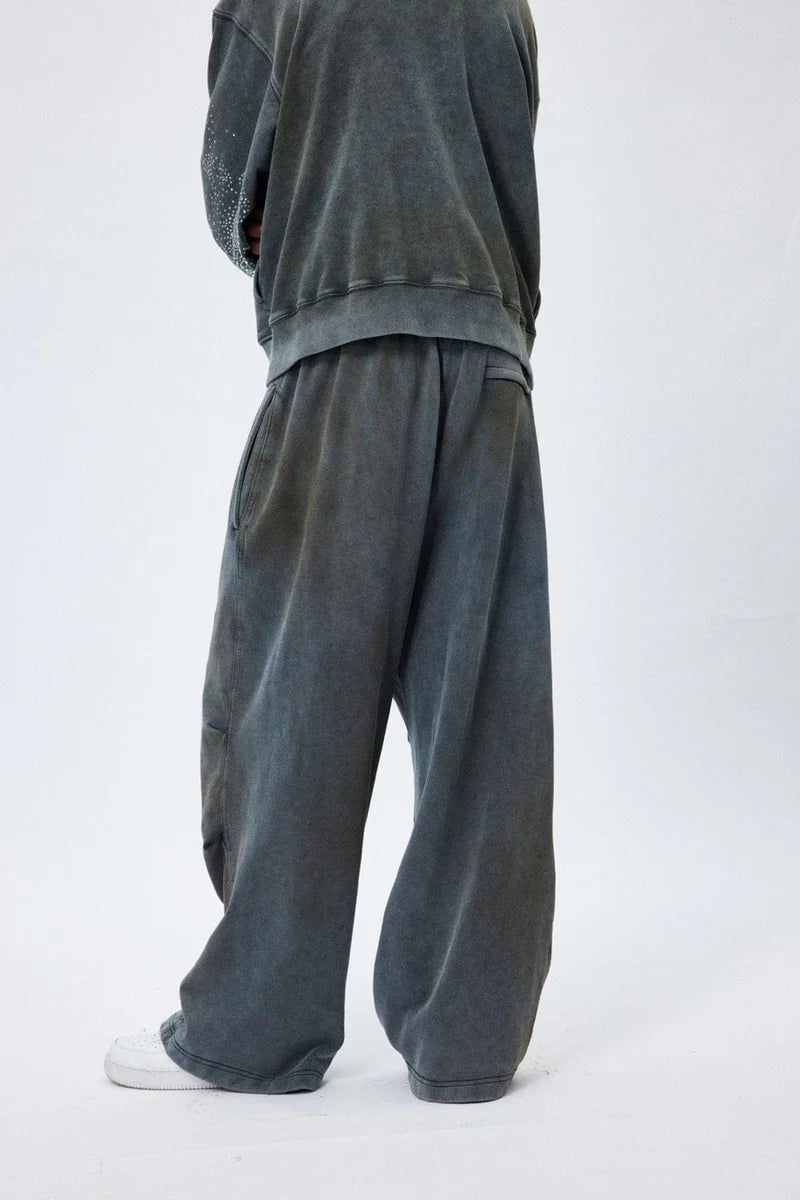 DISTRESSED CRINKED BAGGY SWEATPANTS