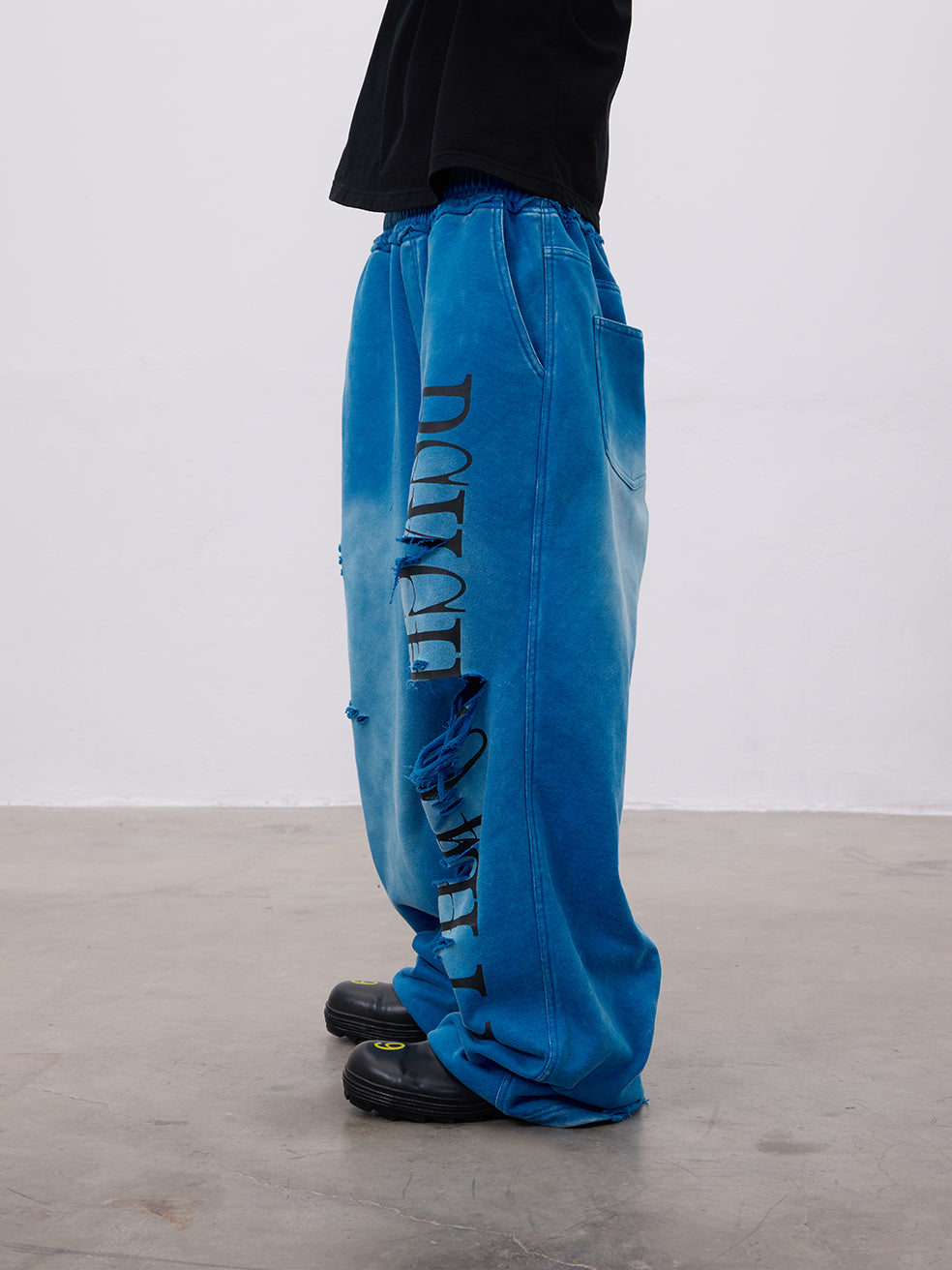 CHAOS GRAPHIC WASHED PANTS