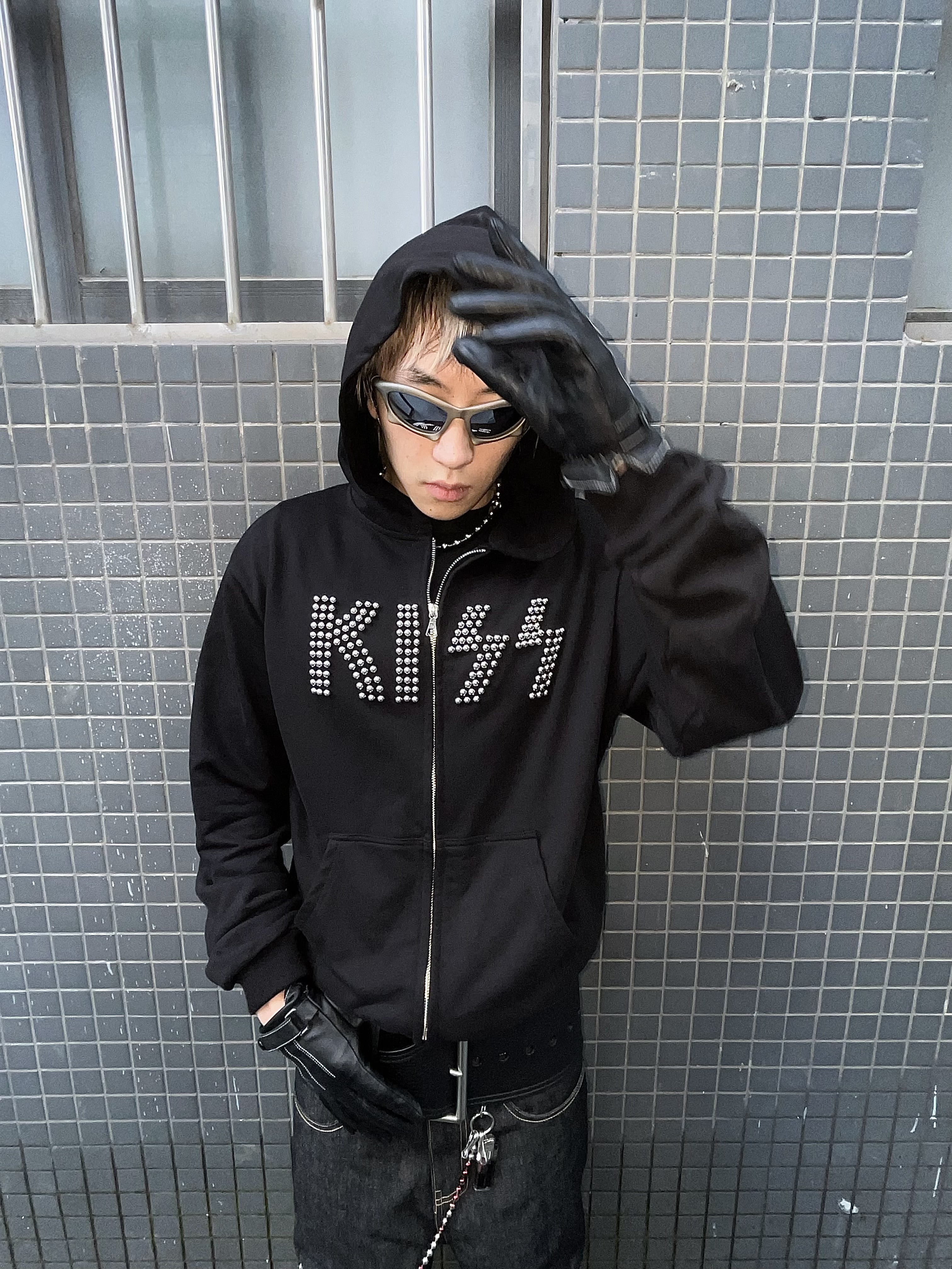 GLINT STUDDED KISS HOODIE