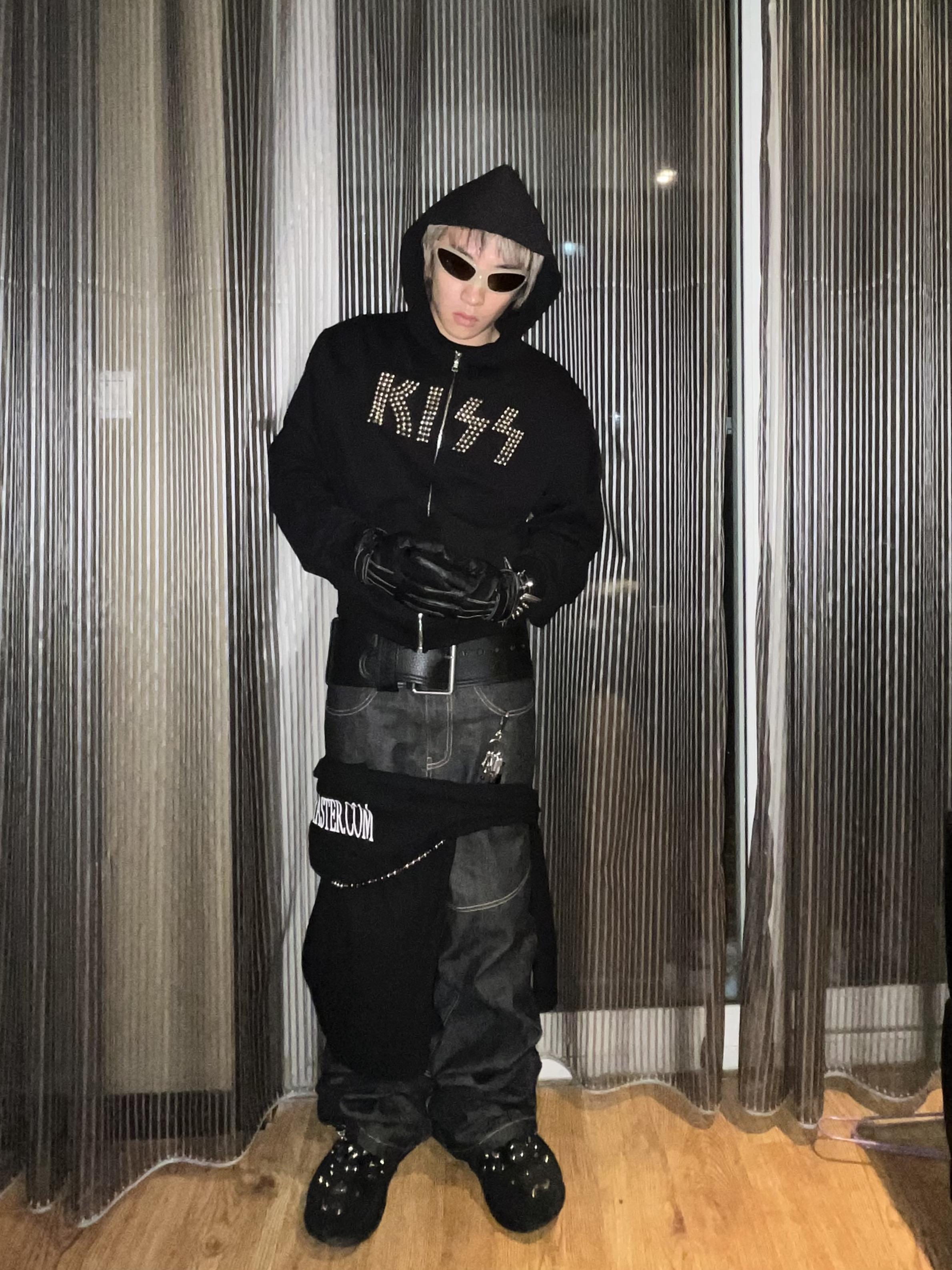 GLINT STUDDED KISS HOODIE