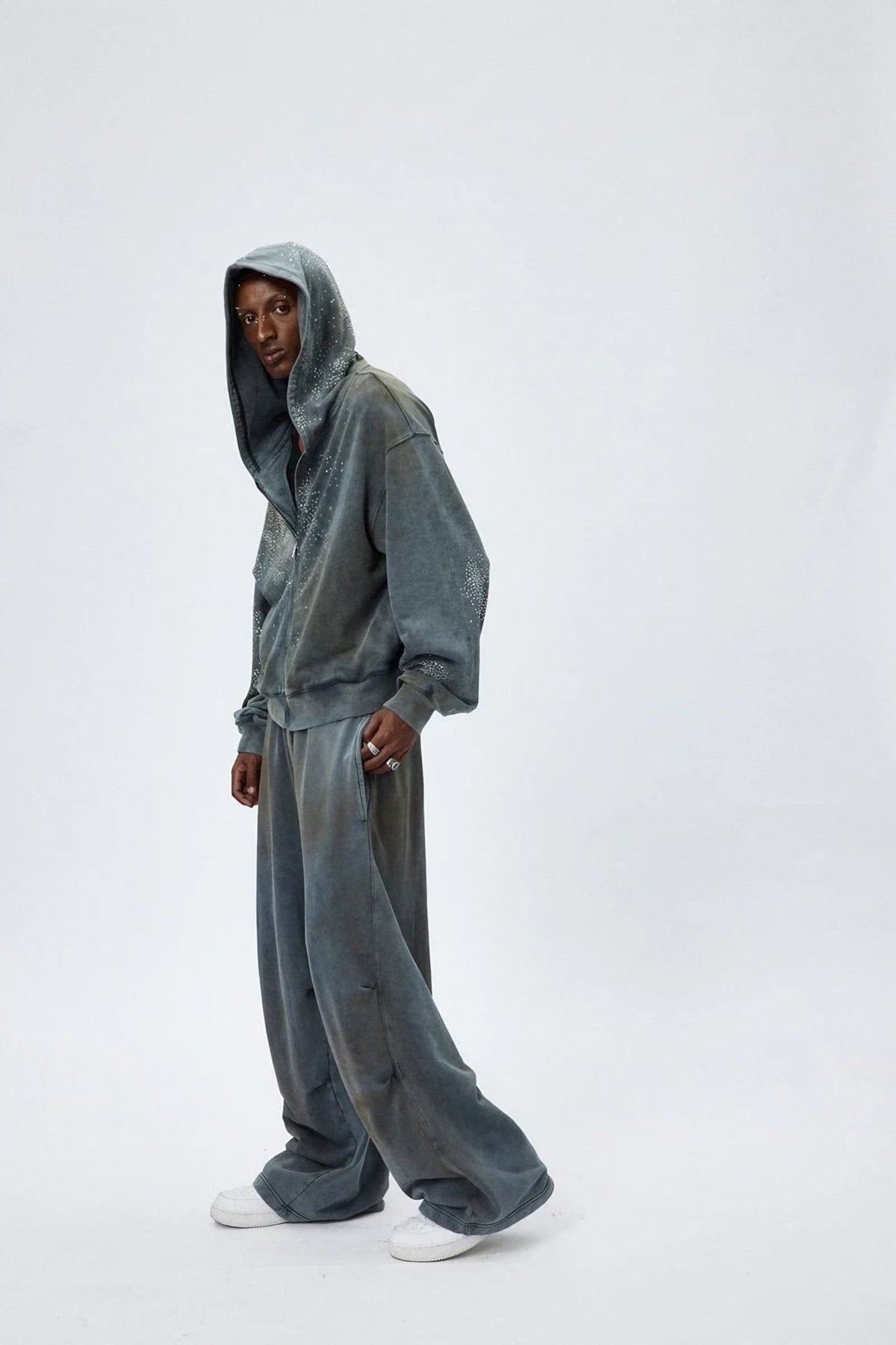 DISTRESSED CRINKED BAGGY SWEATPANTS