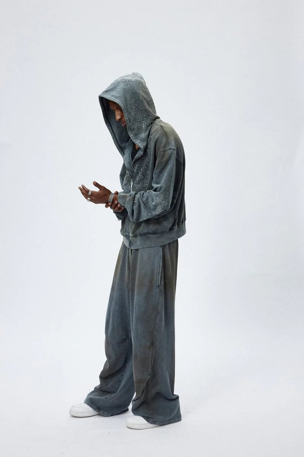 DISTRESSED CRINKED BAGGY SWEATPANTS