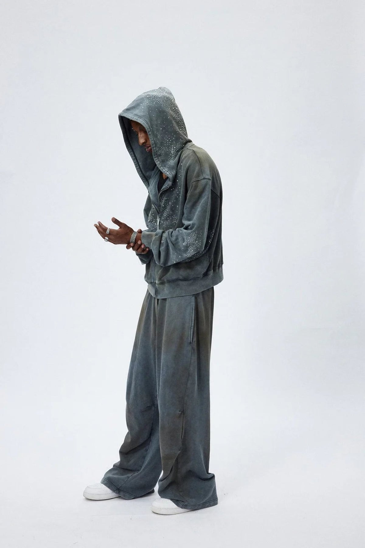 DISTRESSED CRINKED BAGGY SWEATPANTS