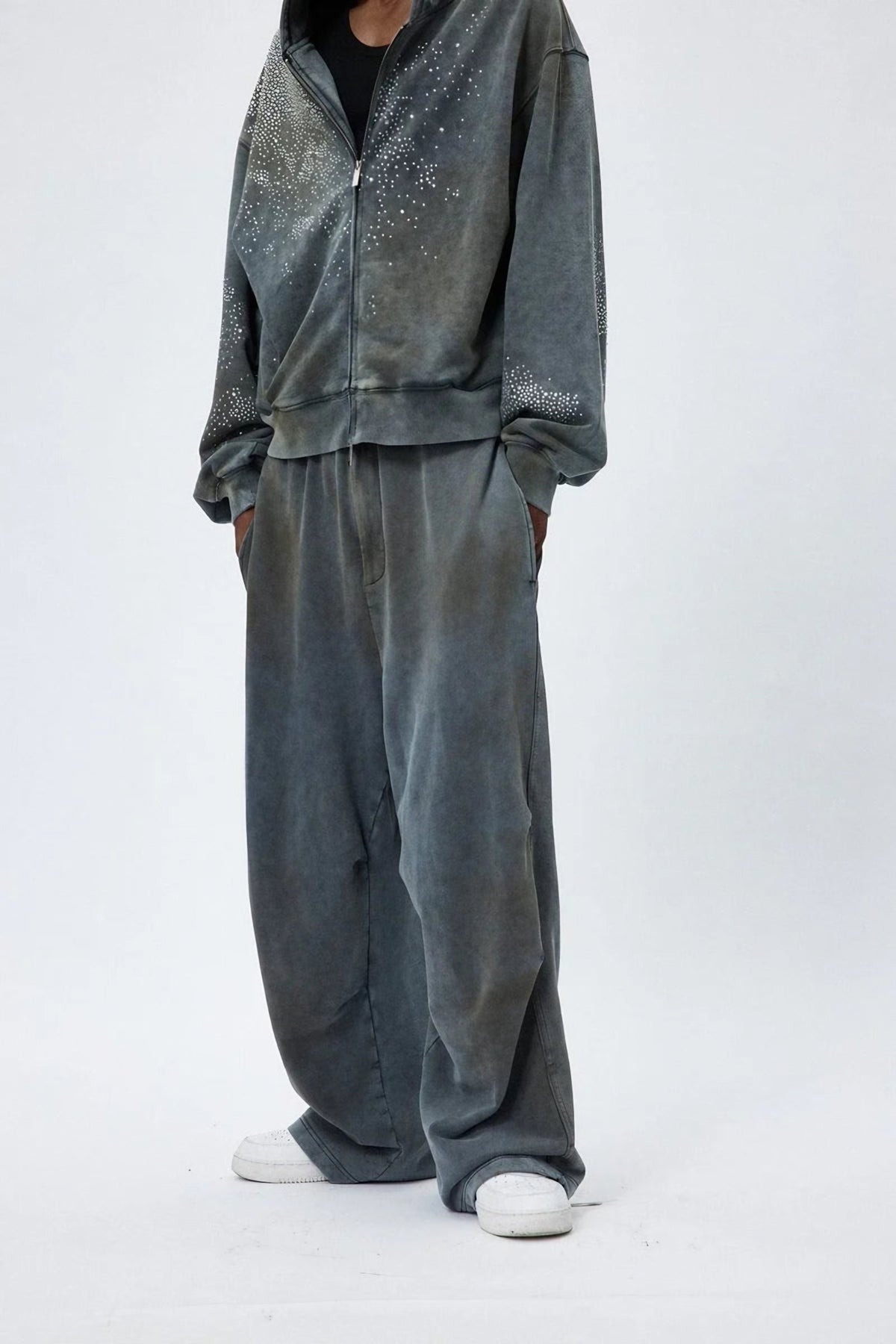 DISTRESSED CRINKED BAGGY SWEATPANTS
