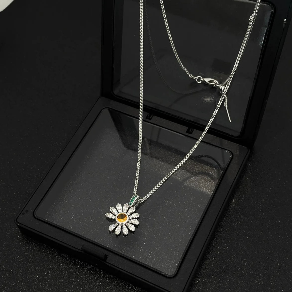 VAYSEL NECKLACE