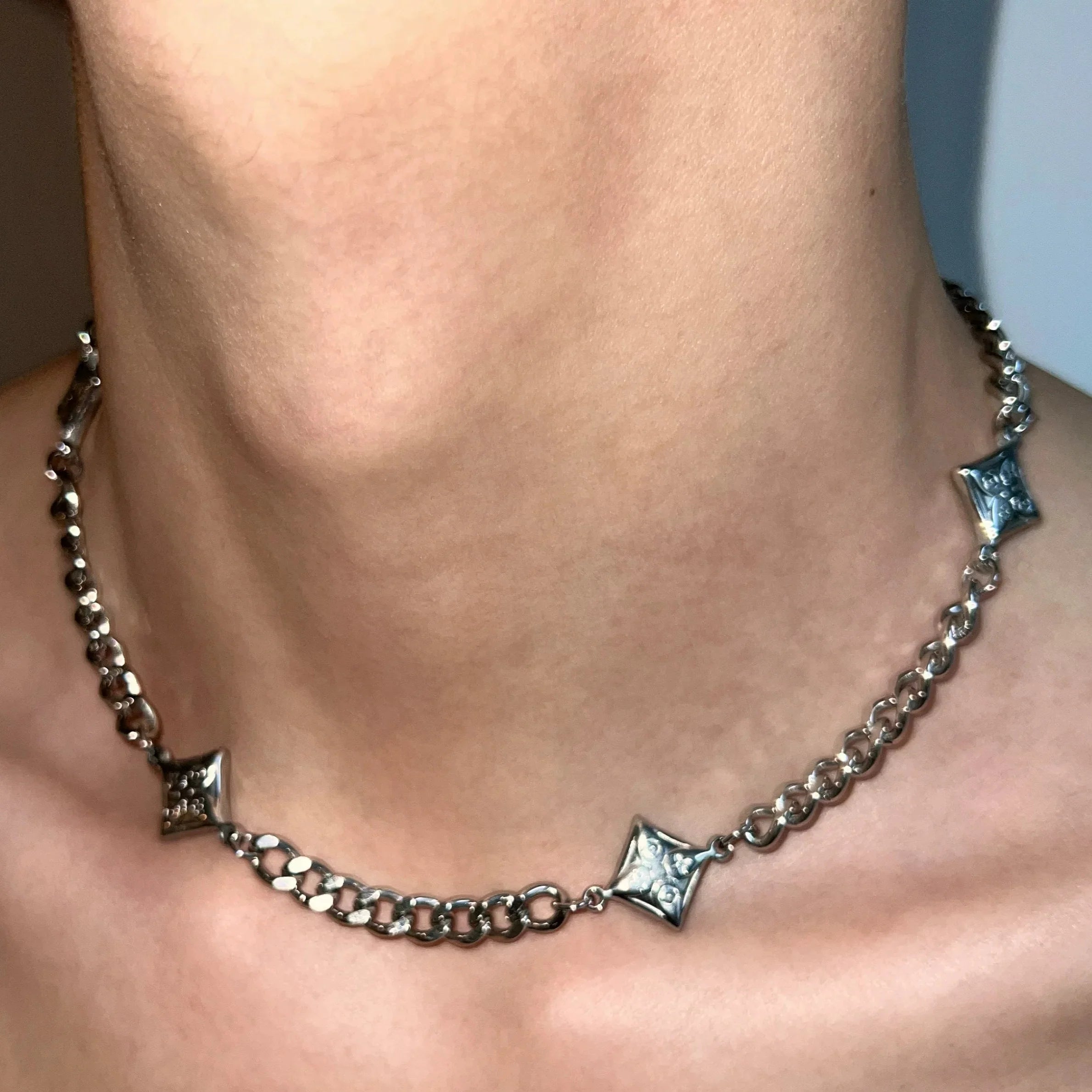 VORLYN NECKLACE