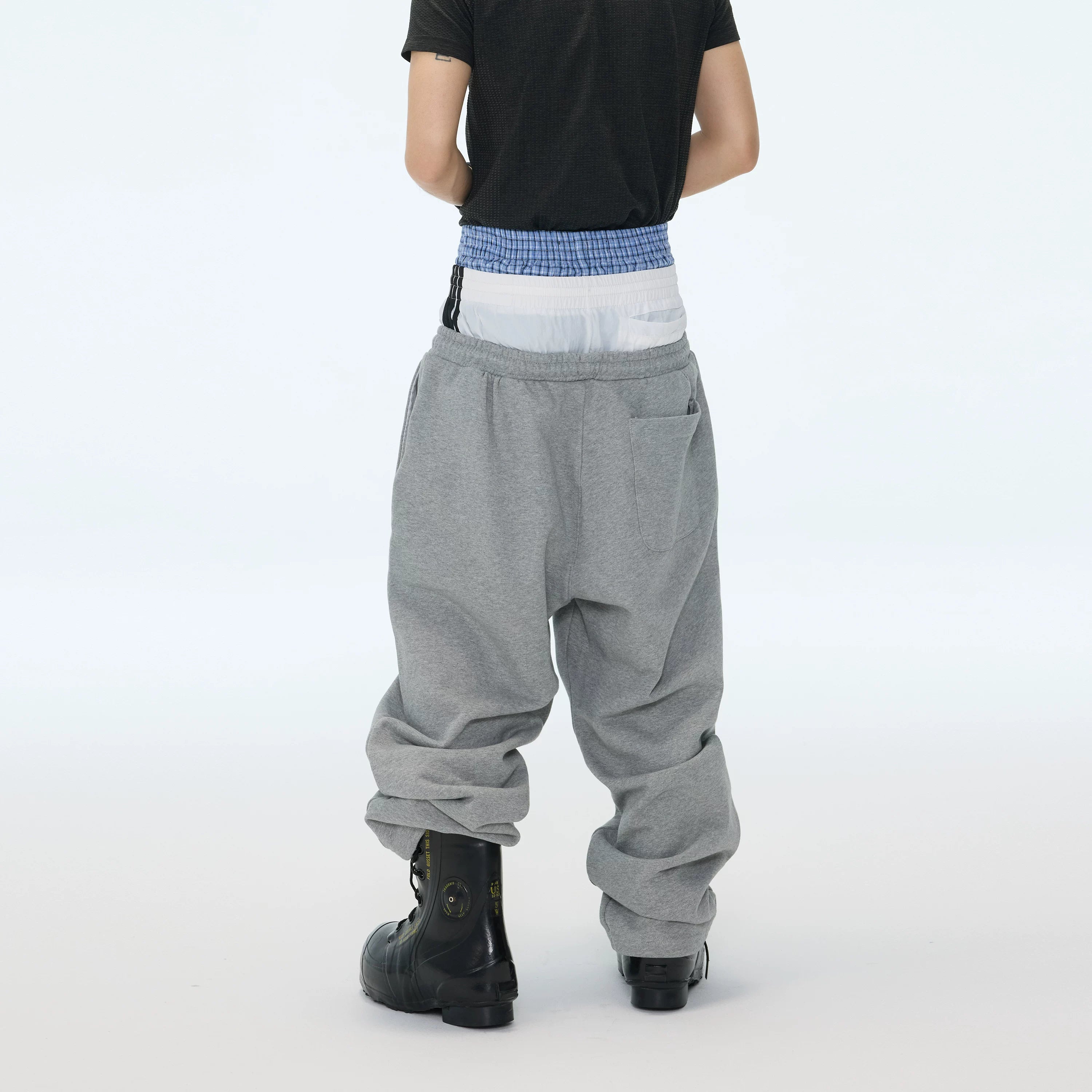 KAURVETH SWEATPANTS