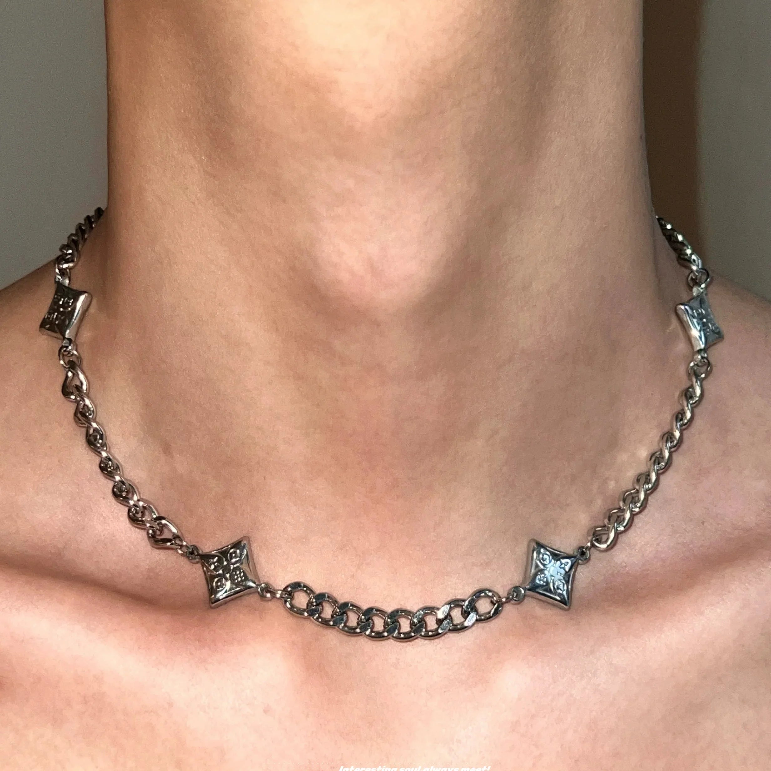 VORLYN NECKLACE
