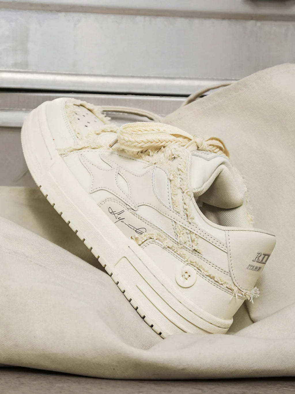CHALK ROPELACE SNEAKER