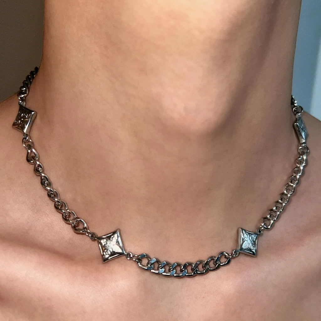 VORLYN NECKLACE