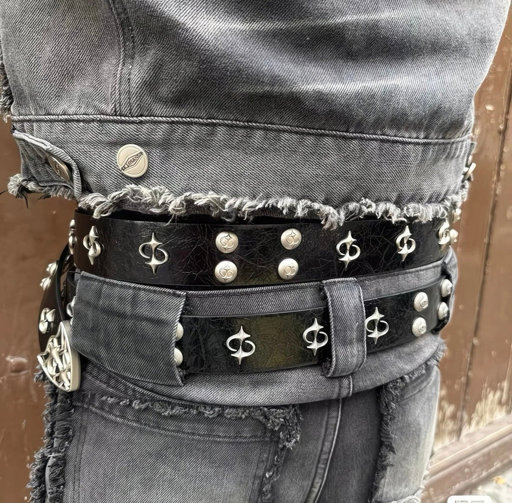 CRESCENT FANG STUDDED BELT