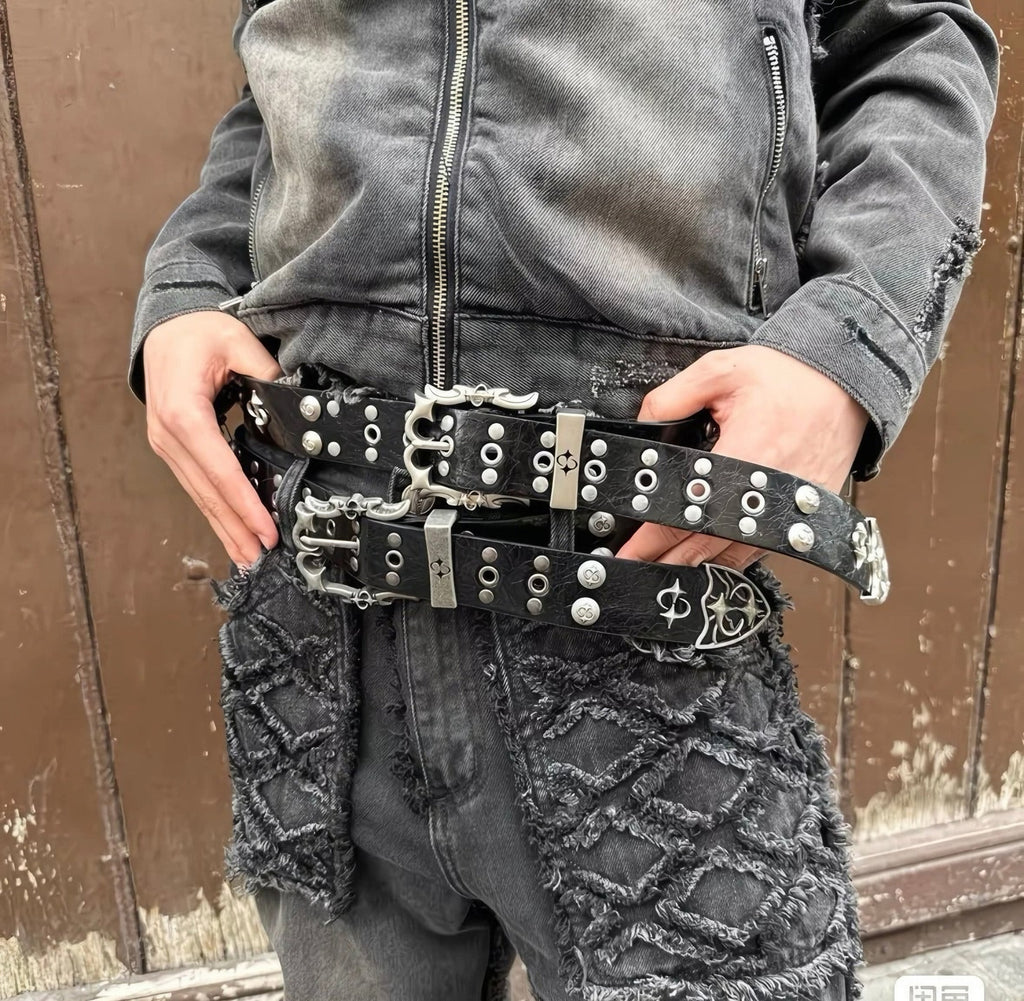CRESCENT FANG STUDDED BELT