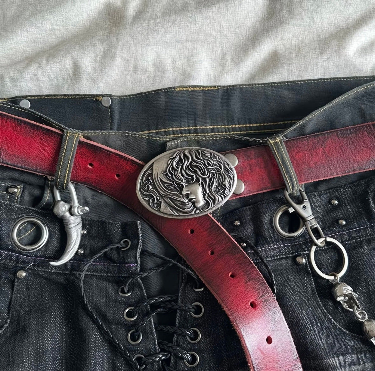 RED PORTRAIT BUCKLE BELT