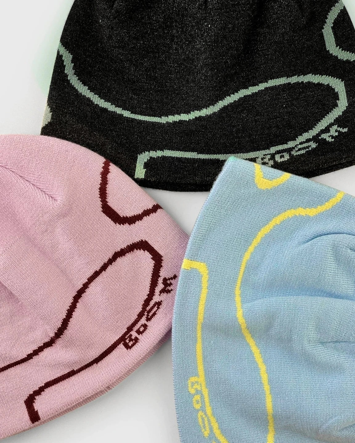 WAVE LINE KNIT BEANIE